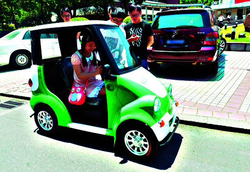 校园微公交车 现身浙江大学