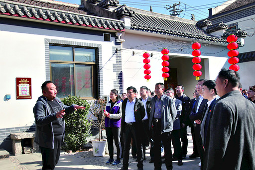 市财联合脱贫攻坚帮扶村山城区石林镇黑家岗村开展题日活动