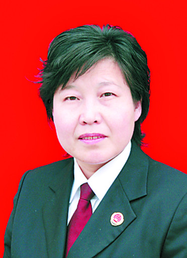 李翠珍:生命不息 奉献不止看上去是个弱不禁风的女子,在反贪查案中