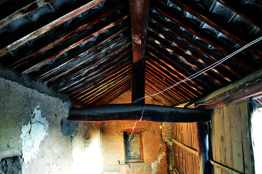 屋顶木质的房梁