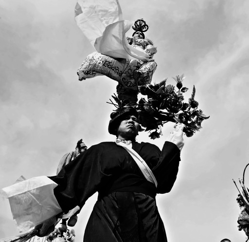 浚县卫溪街道办事处北街社区背阁表演: 4岁小孩"刀尖"上起舞