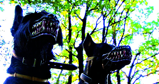 俄罗斯一公司设计恐怖狗嘴套天使小狗瞬间变"狼人"