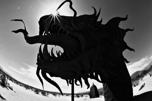 百米长"巨龙"现身荒漠