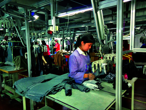 河南新亚服装有限公司大力拓展市场一季度销售收入同比增长17%