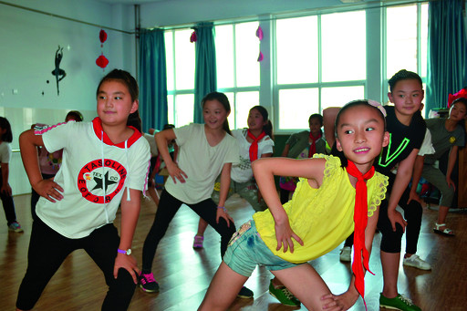 淇滨区天山小学:动感街舞活力四射