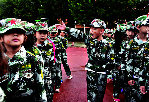 市淇滨小学成立全市首家"少年军校"每月第一个周末开展军事素质训练